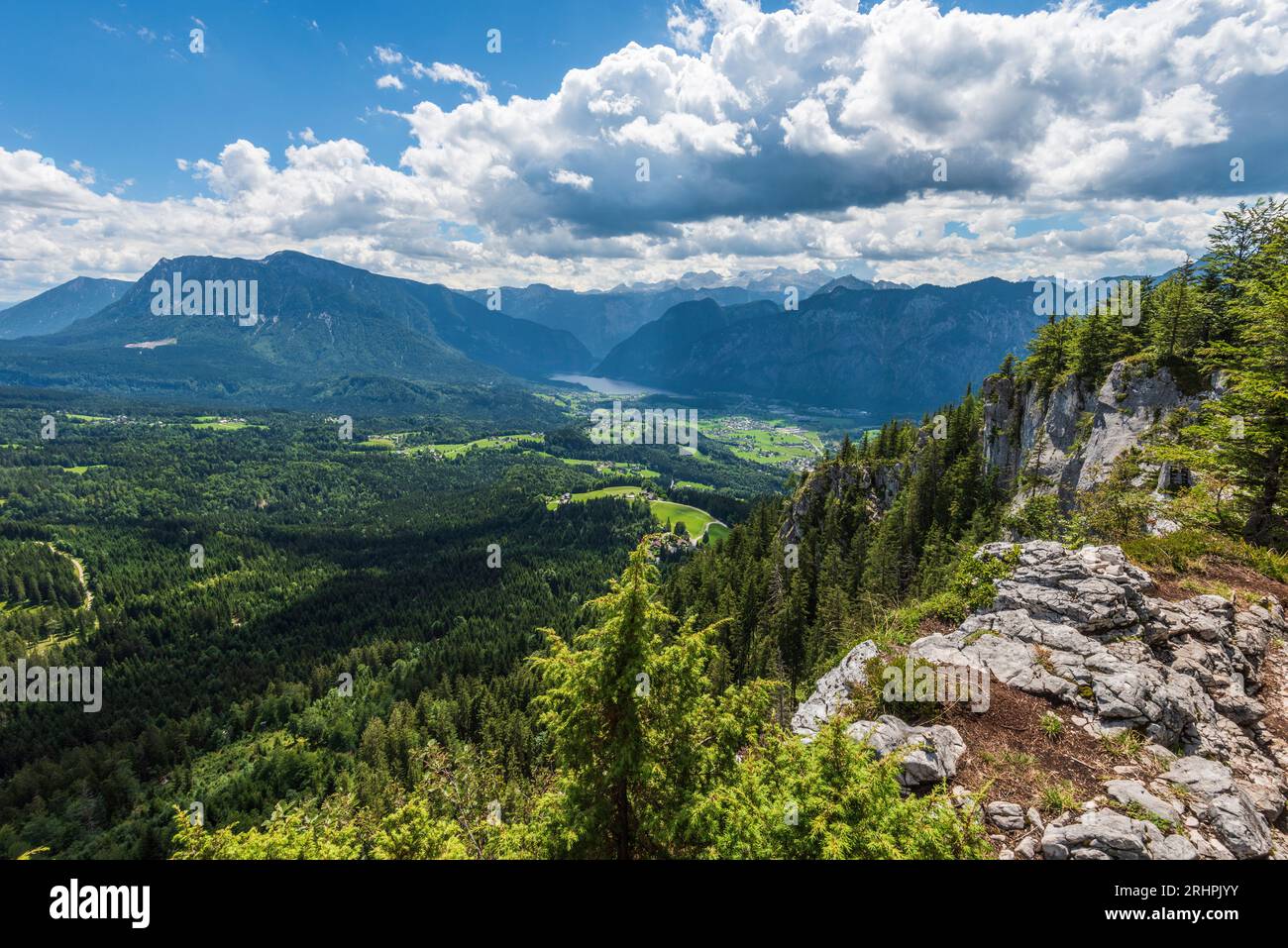 Vue de Predigtstuhl près de Bad Goisern au lac Hallstatt et massif du Dachstein, Salzkammergut, haute-Autriche, Autriche Banque D'Images