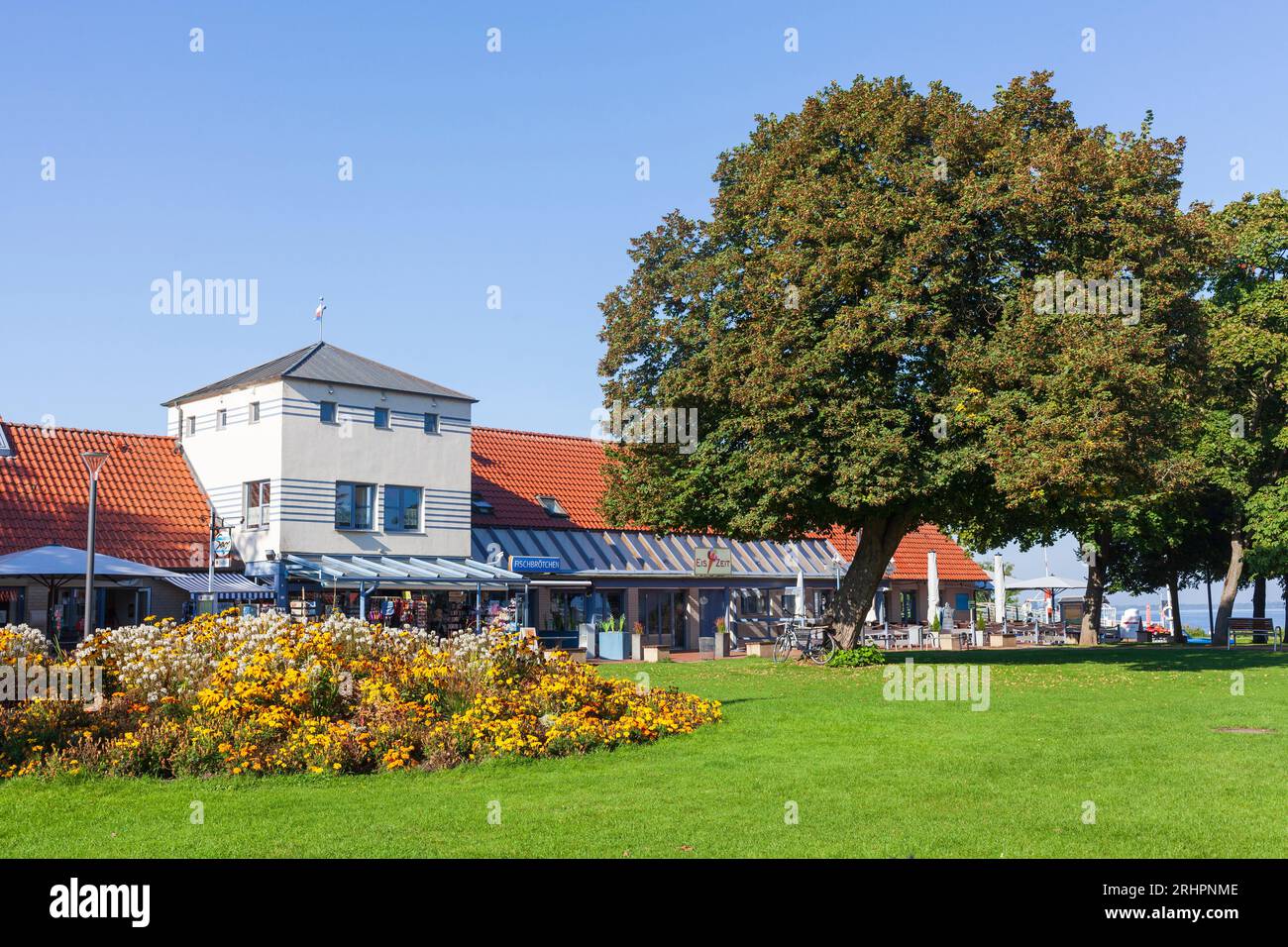 Promenade avec magasins, Steinhude, Wunstorf, Basse-Saxe, Allemagne, Europe Banque D'Images