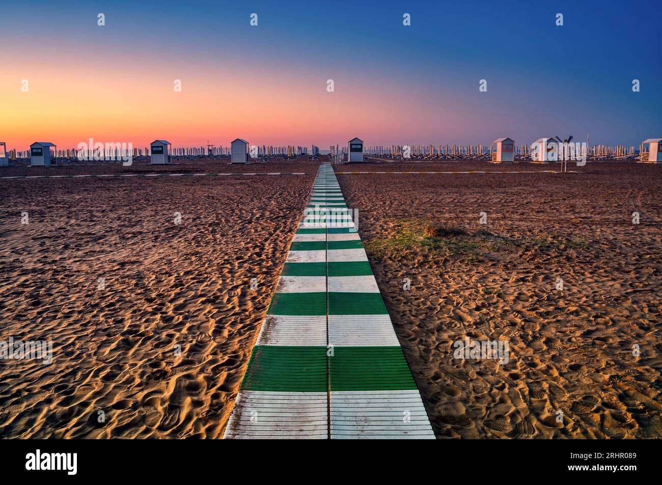 Accesso sulla spiaggia di Caorle, mare Adriatico. Veneto, Italia, Europa. Banque D'Images