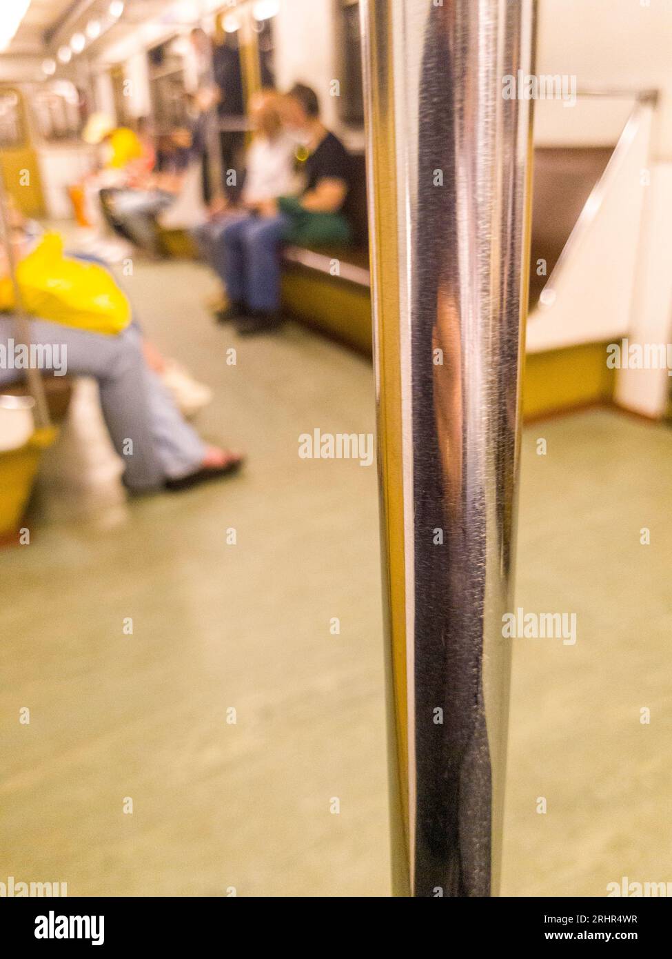 Plan du poteau à l'intérieur du métro. Banque D'Images