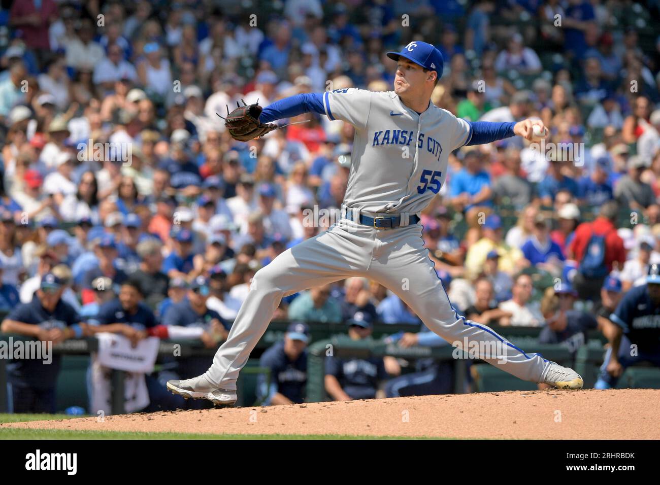 Chicago, États-Unis. 18 août 2023. Le lanceur des Royals de Kansas City, Cole Ragans (55), lance contre les Cubs de Chicago lors de la première manche au Wrigley Field à Chicago, le vendredi 18 août 2023. Photo de Mark Black/UPI crédit : UPI/Alamy Live News Banque D'Images