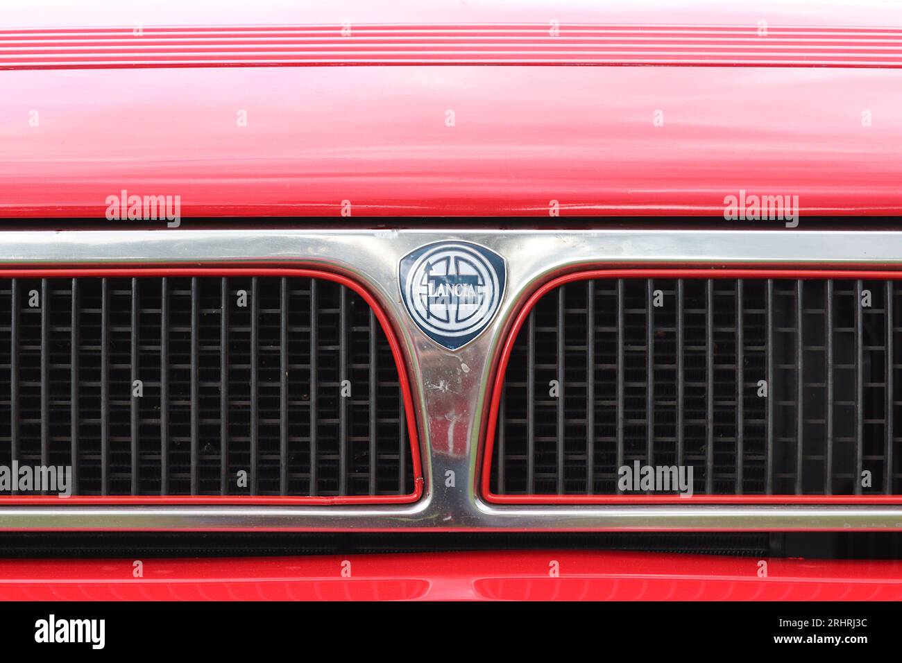 Grille de radiateur incomparable d’un modèle Lancia Delta Integrale HF 16 valves, toujours associée à la domination de Lancia sur le Championnat du monde des rallyes. Banque D'Images