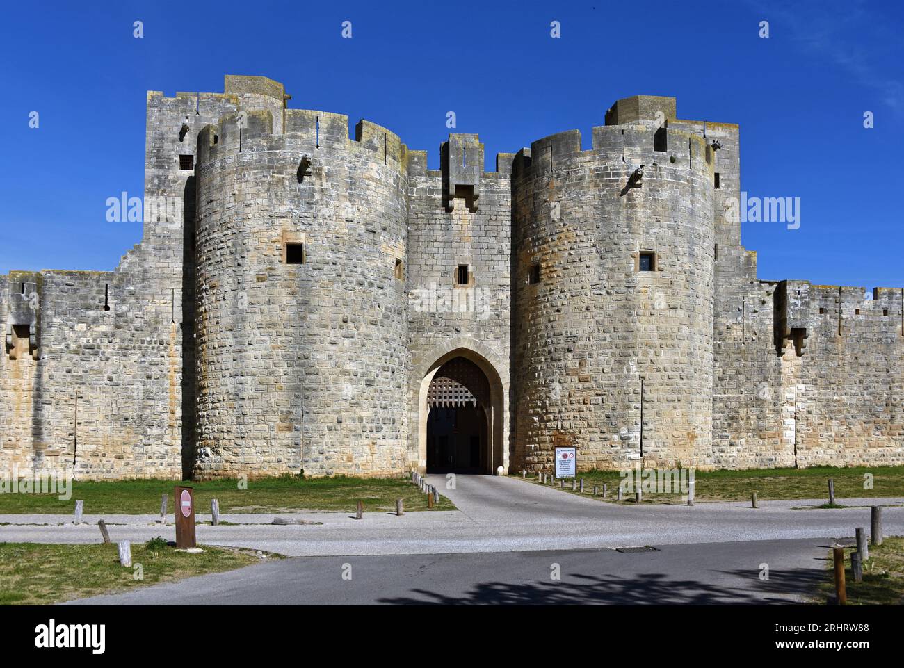 Mur de ville et porte de ville, France, Okzitanien, Aigues mortes Banque D'Images