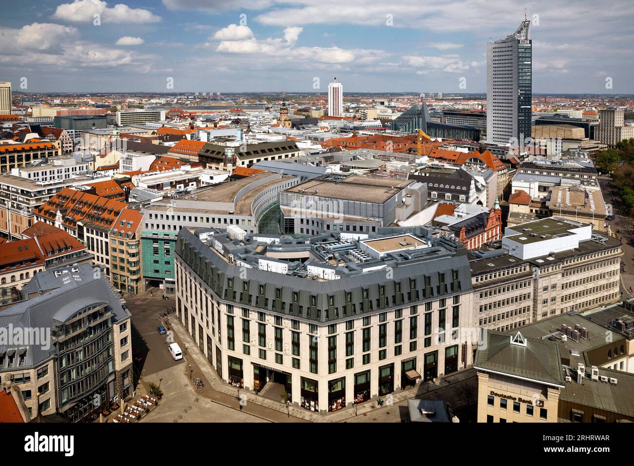 Vue de la tour de l'hôtel de ville à la City-Hochhaus Leipzig, Allemagne, Saxe, Leipzig Banque D'Images