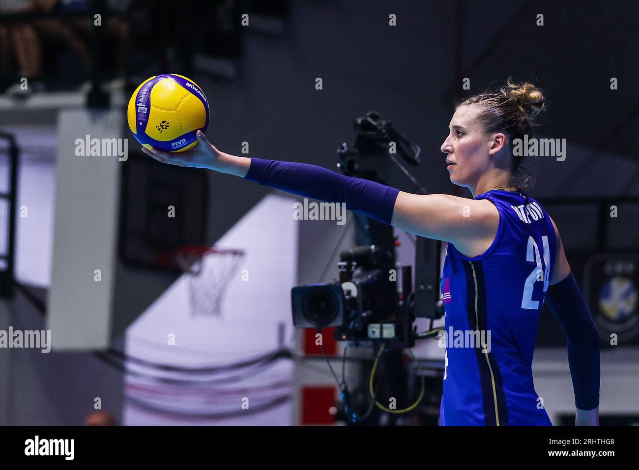 Monza, Italie. 18 août 2023. Ekaterina Antropova #24 d'Italie vu en action lors du match de volleyball féminin de la finale de la poule B de la CEV EuroVolley 2023 entre l'Italie et la Suisse à l'Arena di Monza, Monza. Italie 3 - 0 Suisse (25-14, 25-19, 25-13) crédit : SOPA Images Limited/Alamy Live News Banque D'Images