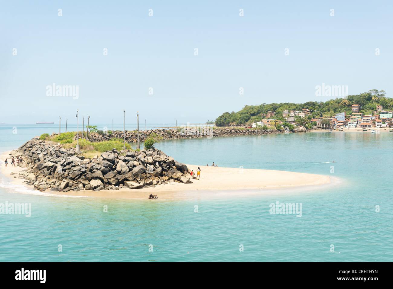 Vera Cruz, Bahia, Brésil - 11 septembre 2022 : vue du brise-lames du terminal maritime d'Itaparica, à Bahia, Brésil. Banque D'Images