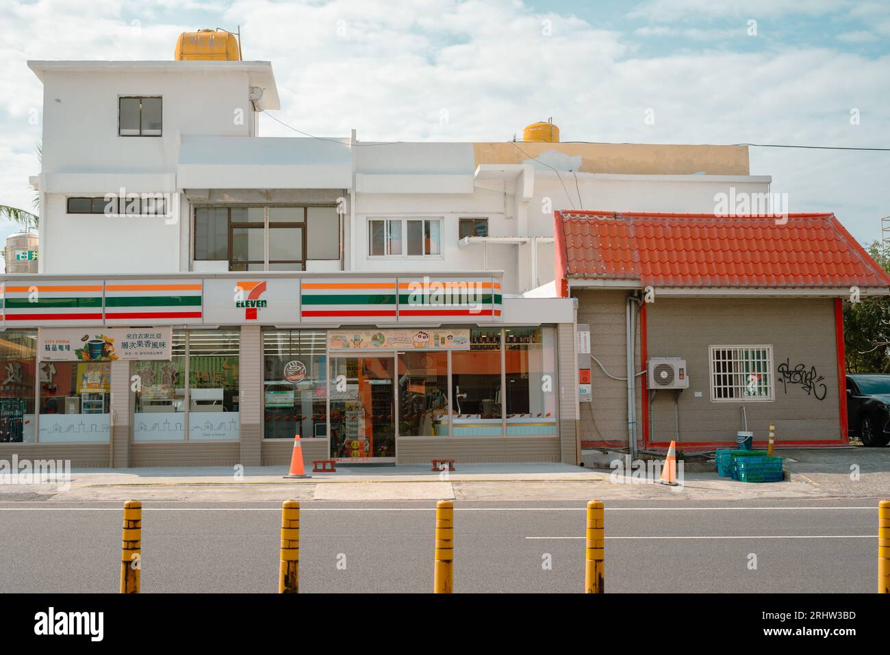 Kenting, Taïwan - 14 mars 2023 : magasin de proximité 7-Eleven de la ville de Kenting Banque D'Images