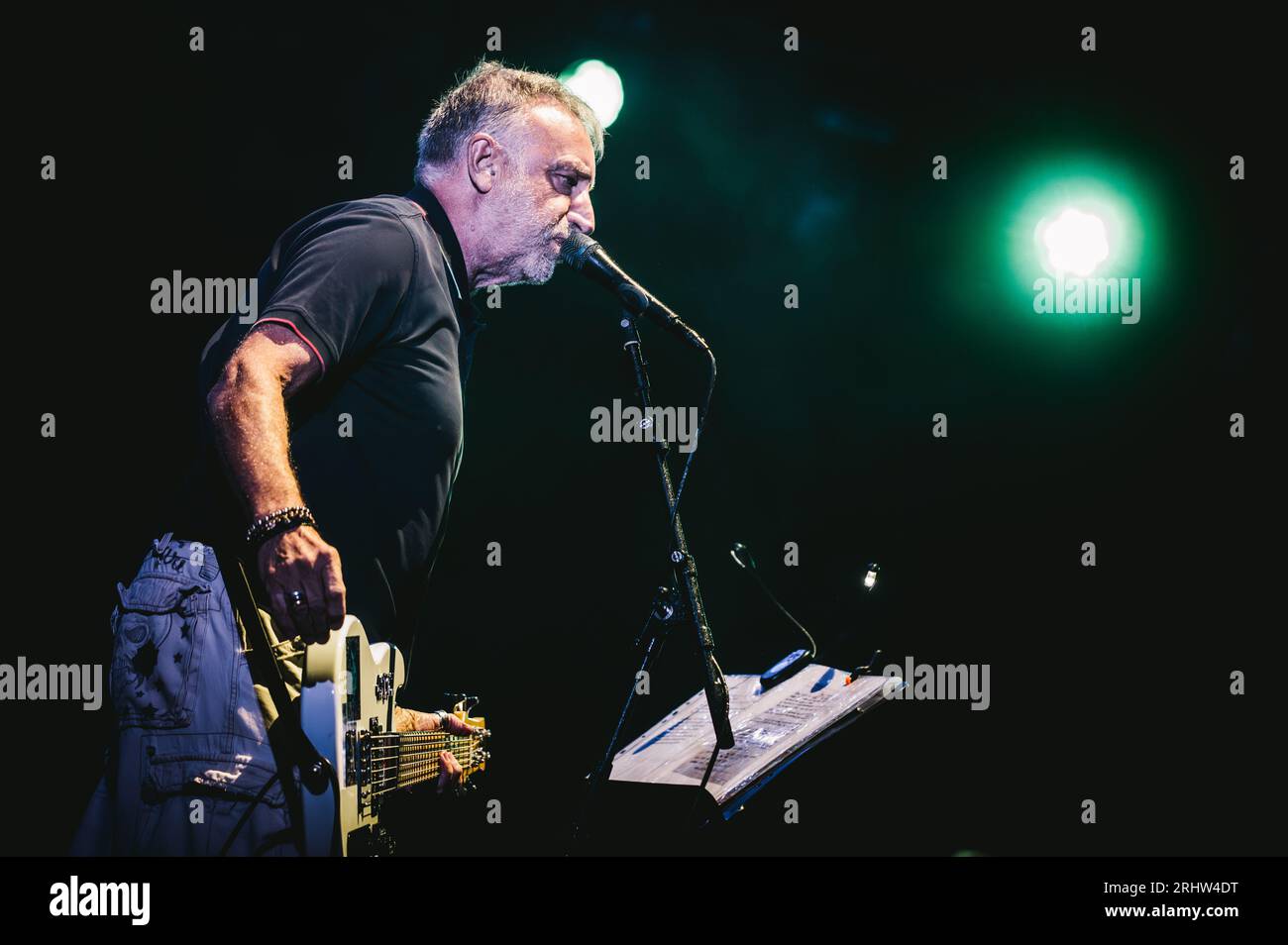 Sedgefield, Royaume-Uni. 18 août 2023. Peter Hook (Joy Division / New Order) se produit avec Hacienda Classical au Hardwick Festival. Crédit : Thomas Jackson/Alamy Live News Banque D'Images