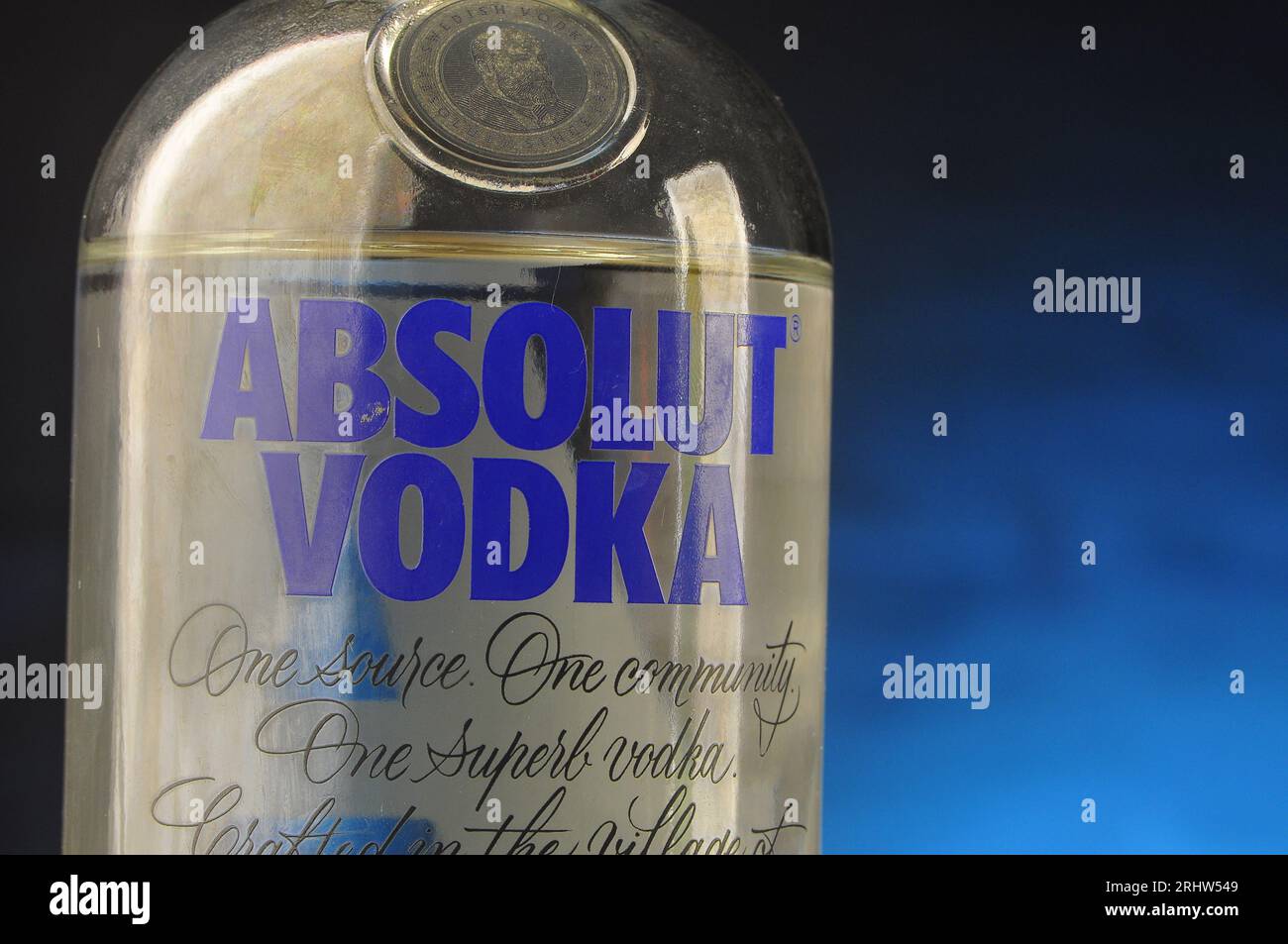 Bouteille de Vodka absolue en gros plan Banque D'Images