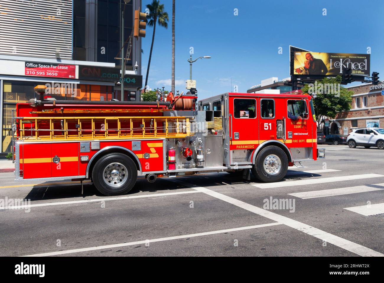 Camion de pompiers répondant à un appel 911 ou crier à Los Angeles Californie USA Banque D'Images