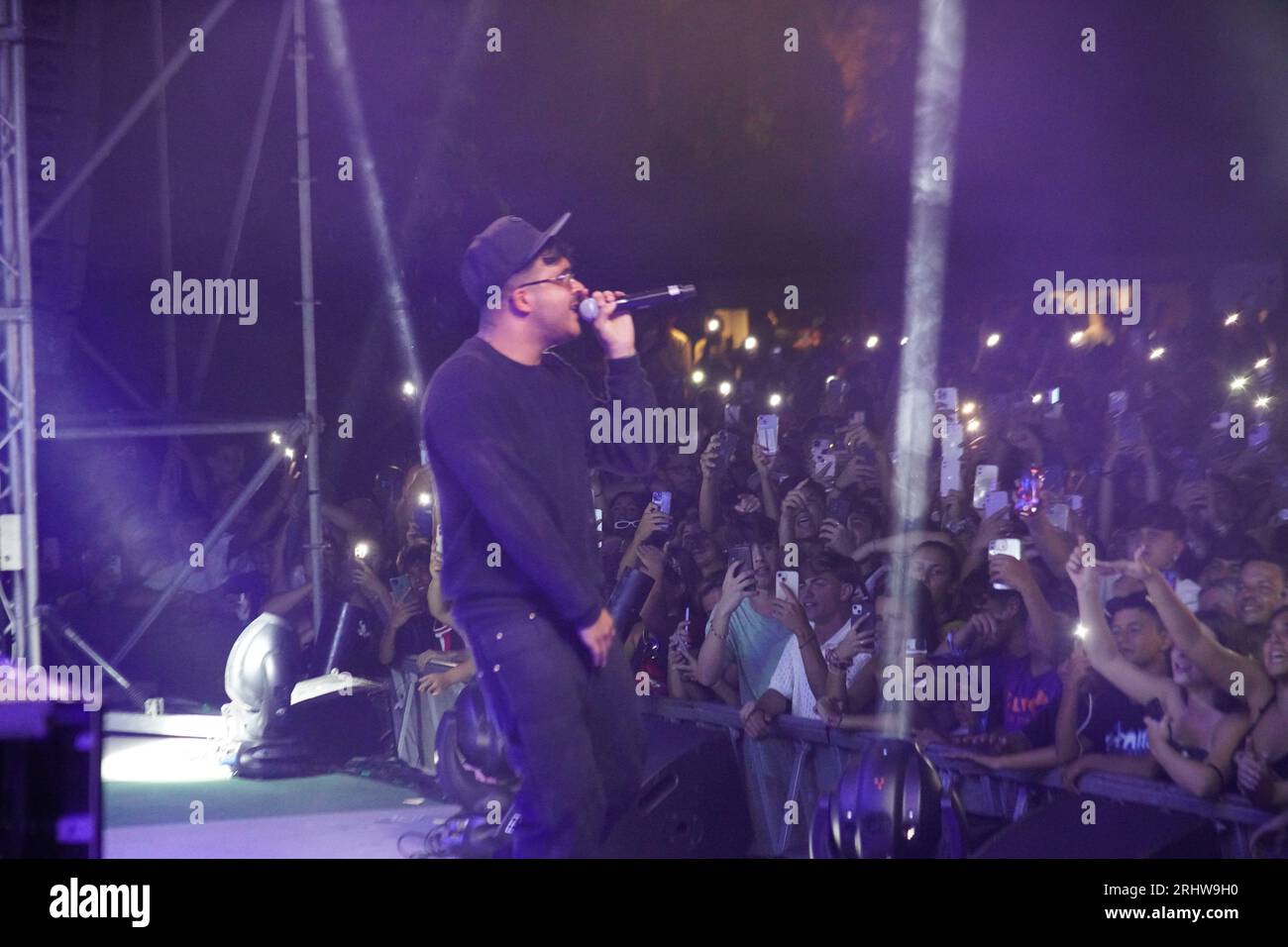 Ischia, . 19 août 2023. ISCHIA LE RAPPEUR NAPOLITAIN GEOLIER À ISCHIA POUR UN CONCERT HISTORIQUE EXCLUSIF !!! Crédit : Agence photo indépendante/Alamy Live News Banque D'Images