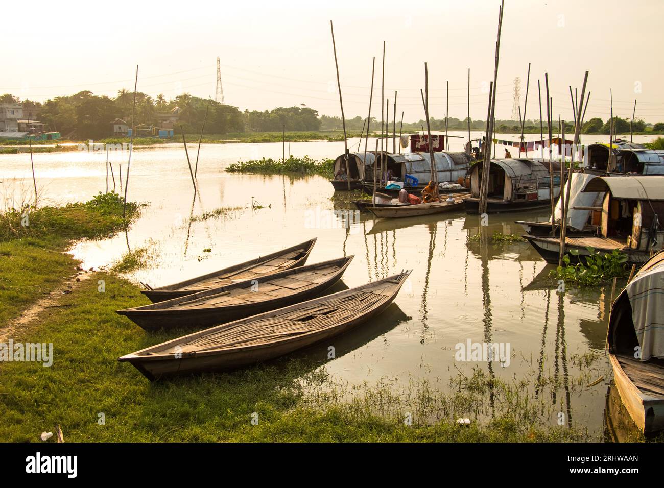 Le mode de vie flottant nomade de la communauté « Bede » Snake Charmers, image capturée le 9 septembre 2022, de Rahitpur, Bangladesh Banque D'Images