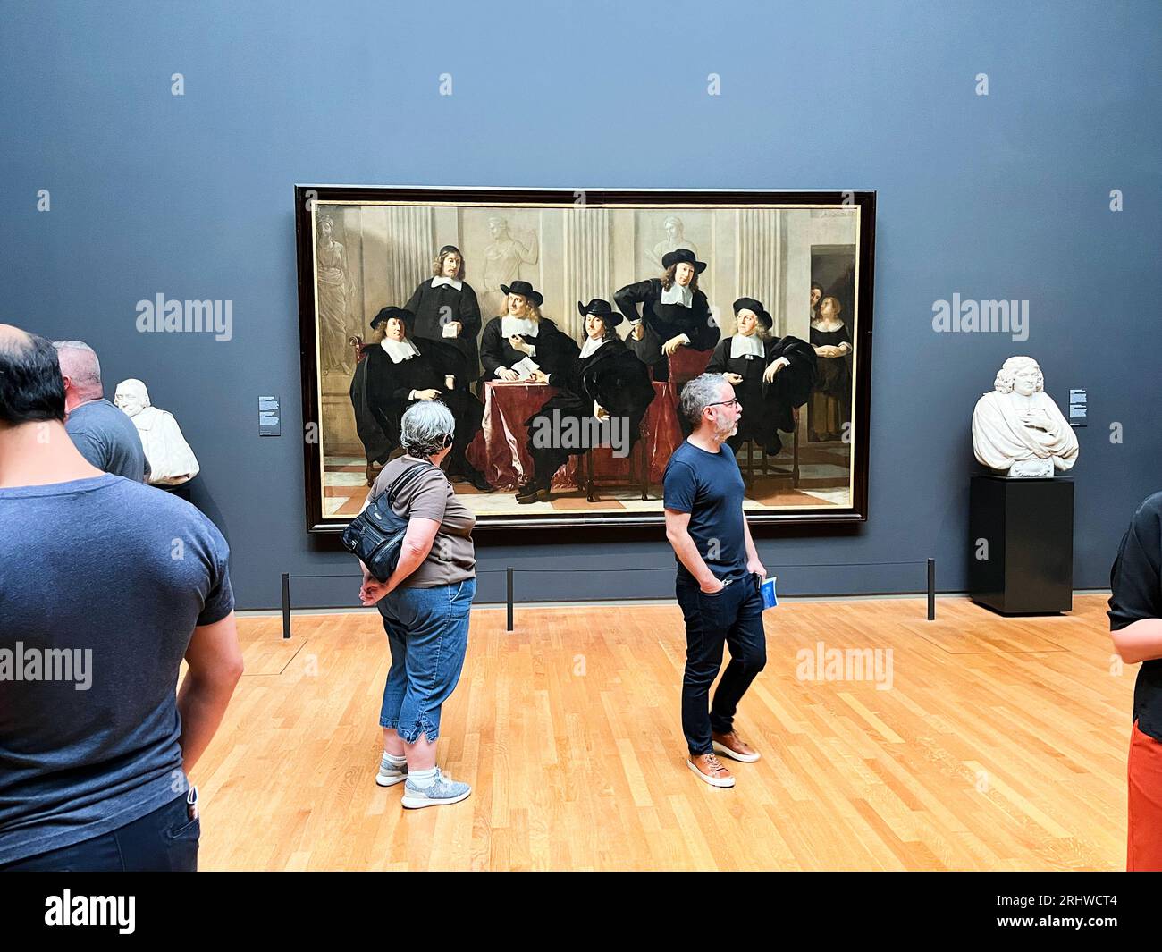 Amsterdam, pays-Bas. 6 août 2023. Les visiteurs admirent l'un des nombreux tableaux du Rijksmuseum à Amsterdam. Photo de haute qualité Banque D'Images