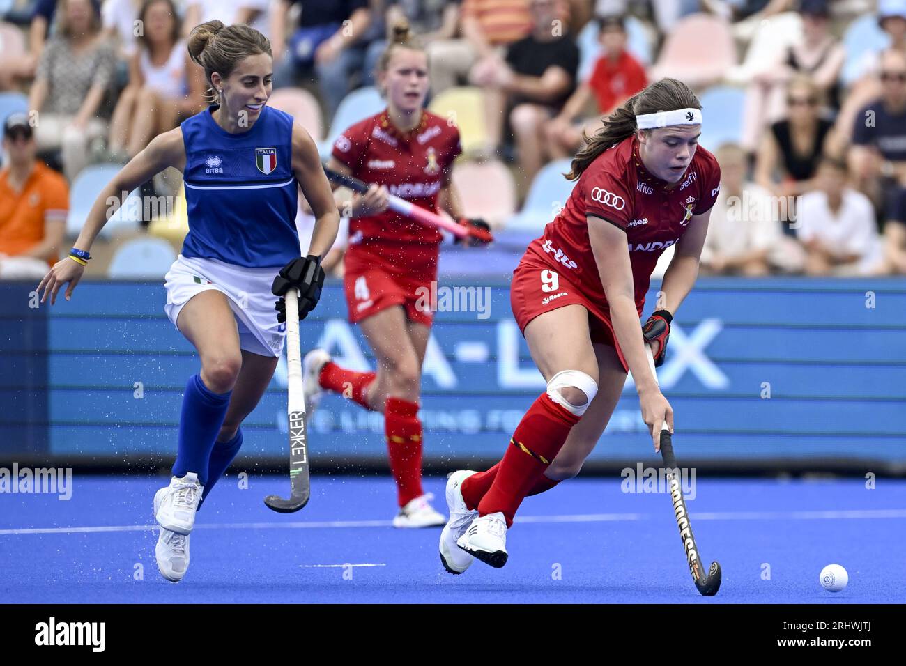 Monchengladbach, Allemagne. 19 août 2023. La Belge Emily White photographiée lors d'un match de hockey entre l'équipe nationale belge féminine de hockey Red Panthers et l'Italie, samedi 19 août 2023 à Monchengladbach, en Allemagne, match 1/3 dans la poule des championnats d'Europe de hockey féminin. Les championnats EuroHockey 2023 ont lieu du 18 au 27 août 2023. BELGA PHOTO DIRK WAEM crédit : Belga News Agency/Alamy Live News Banque D'Images