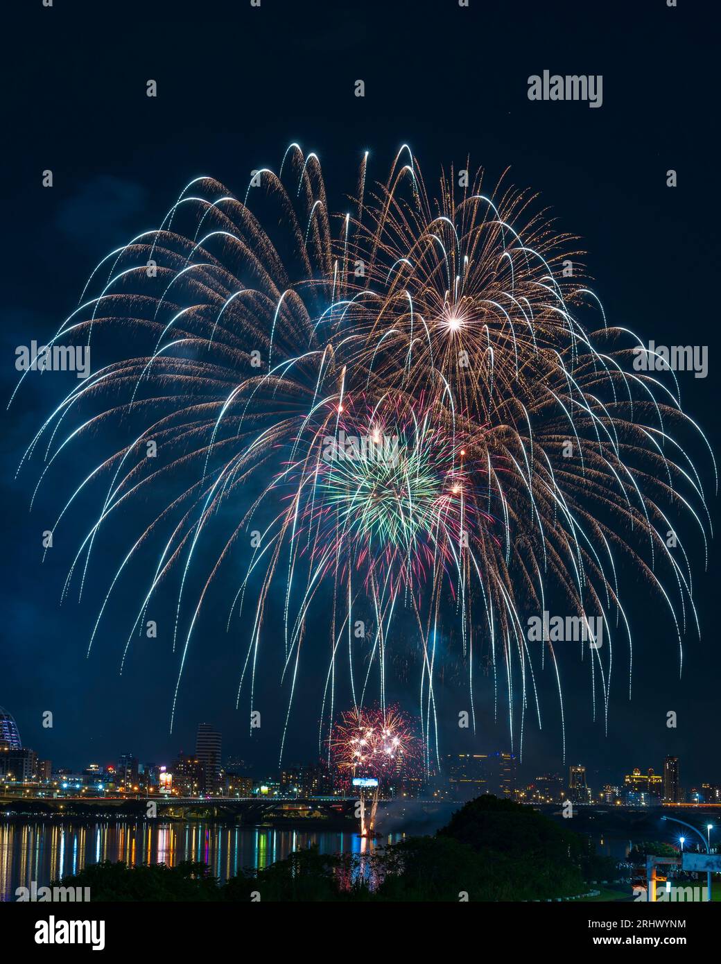Feux d'artifice dans le ciel de Taipei à Taiwan Banque D'Images