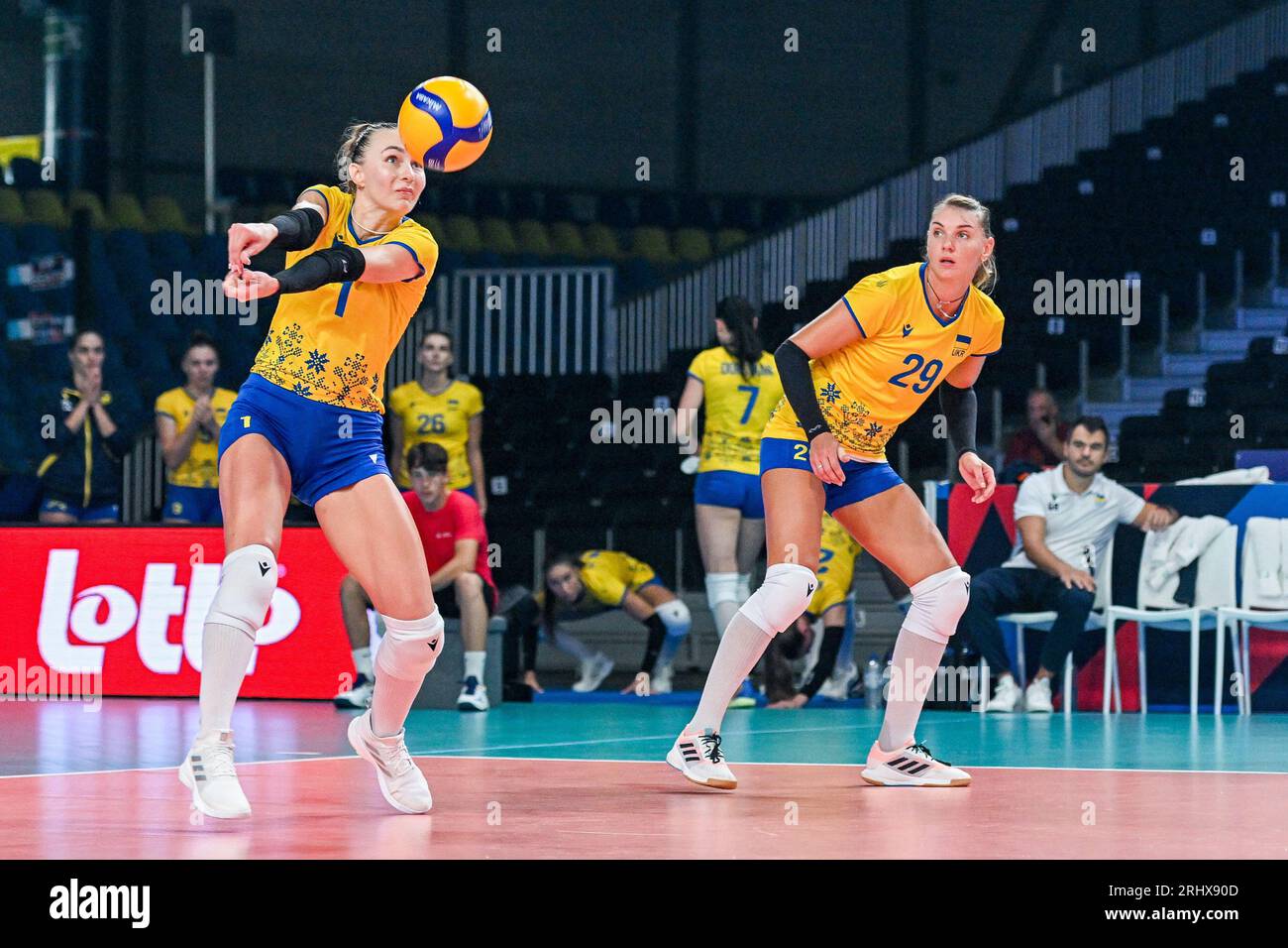 Milenko Oleksandra (1 ans) d'Ukraine photographiée lors d'un match de volleyball entre les équipes nationales féminines de Serbie et d'Ukraine lors du deuxième match du Championnat d'Euro volley CEV dans la poule A , le samedi 18 août 2023 à Gand , BELGIQUE . PHOTO SPORTPIX | Stijn Audooren Banque D'Images