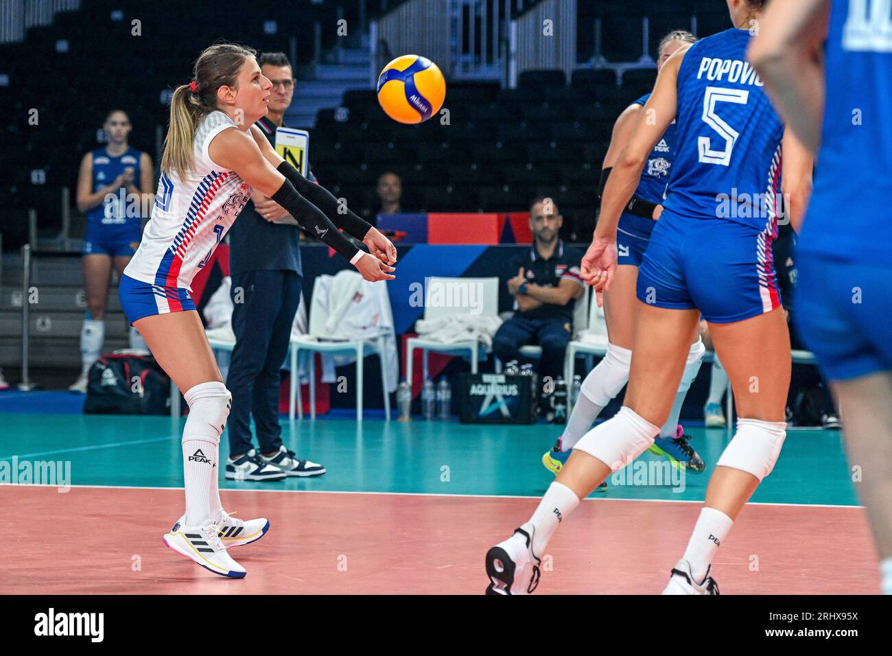 Gand, Belgique. 18 août 2023. PUSIC Teodora (12 ans) de Serbie photographiée lors d'un match de volleyball entre les équipes nationales féminines de Serbie et d'Ukraine lors du deuxième match du Championnat d'Euro volley CEV dans la poule A, le samedi 18 août 2023 à Gand, BELGIQUE . Crédit : Sportpix/Alamy Live News Banque D'Images