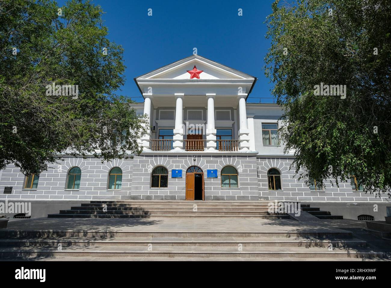 Dolinka, Kazakhstan - 17 août 2023 : Musée commémoratif de Karlag, situé dans l'ancien bâtiment du siège du goulag soviétique à Karaganda. Banque D'Images