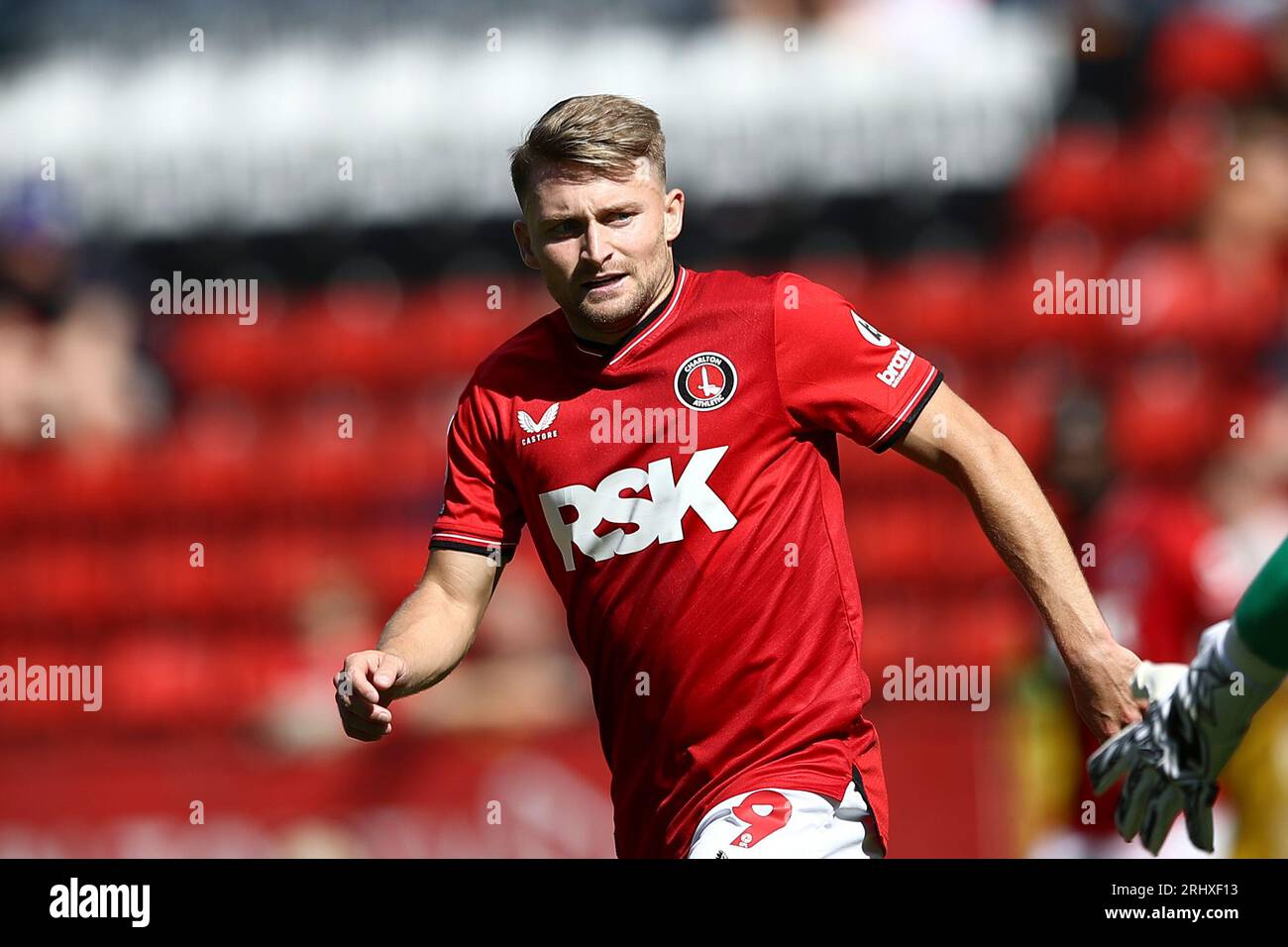 Alfie May de Charlton Athletic lors du match de Sky Bet League 1 entre Charlton Athletic et Port Vale à The Valley, Londres le samedi 19 août 2023. (Photo : Tom West | MI News) crédit : MI News & Sport / Alamy Live News Banque D'Images