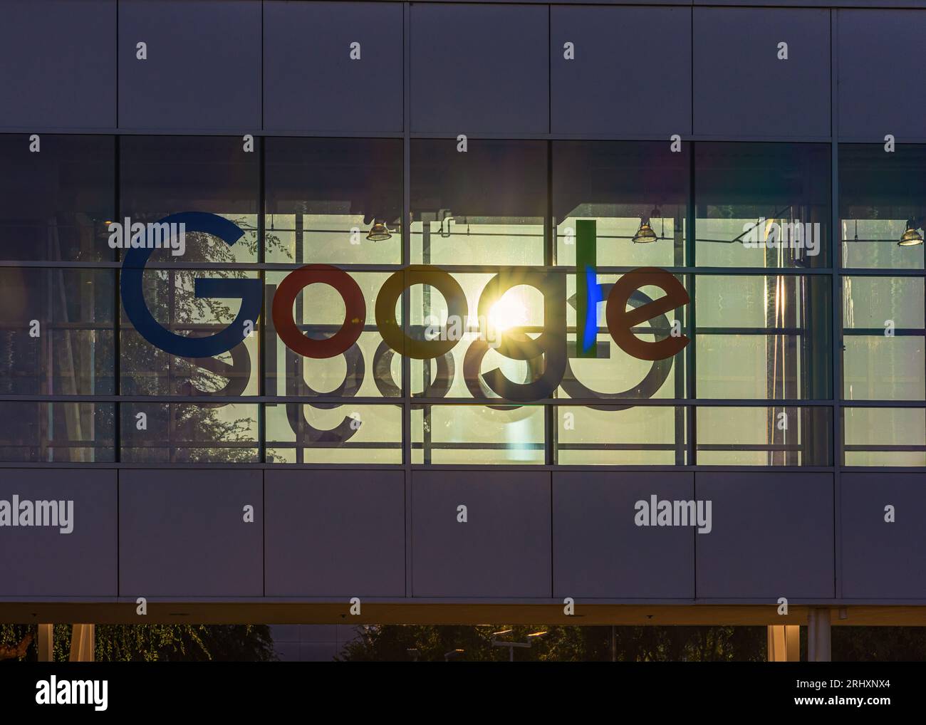 MOUNTAIN VIEW, CALIFORNIE, USA - 17 AOÛT 2023 : le logo Google vu au siège de Google. Banque D'Images