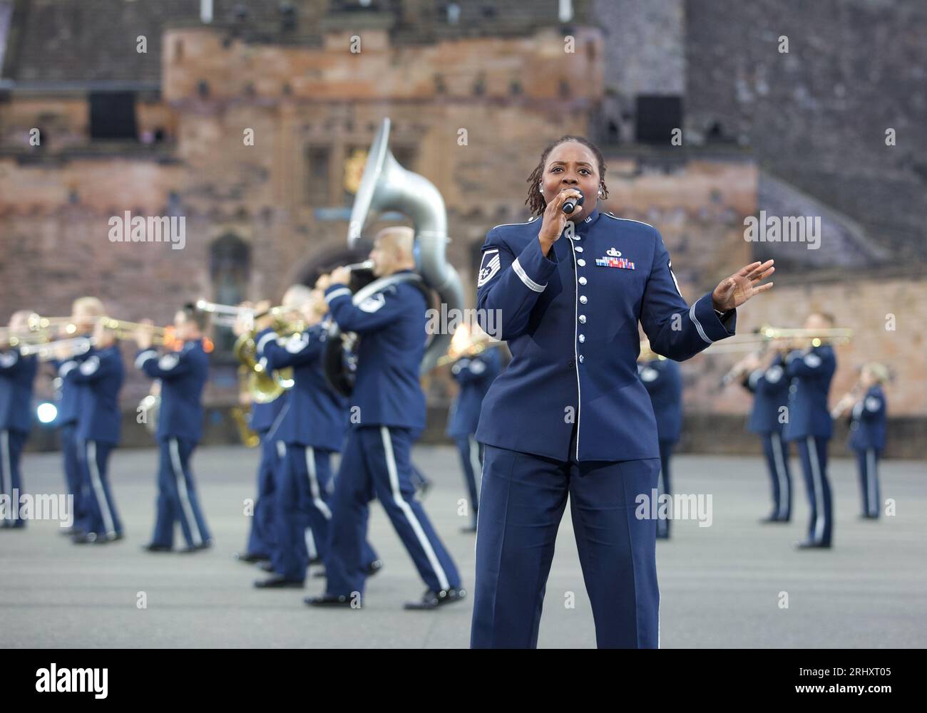 Édimbourg, Royaume-Uni, 18 août 2023 : The United States Air Force Band au Royal Edinburgh Military Tattoo au château. Photo : Terry Murden DBMS / Alamy Banque D'Images