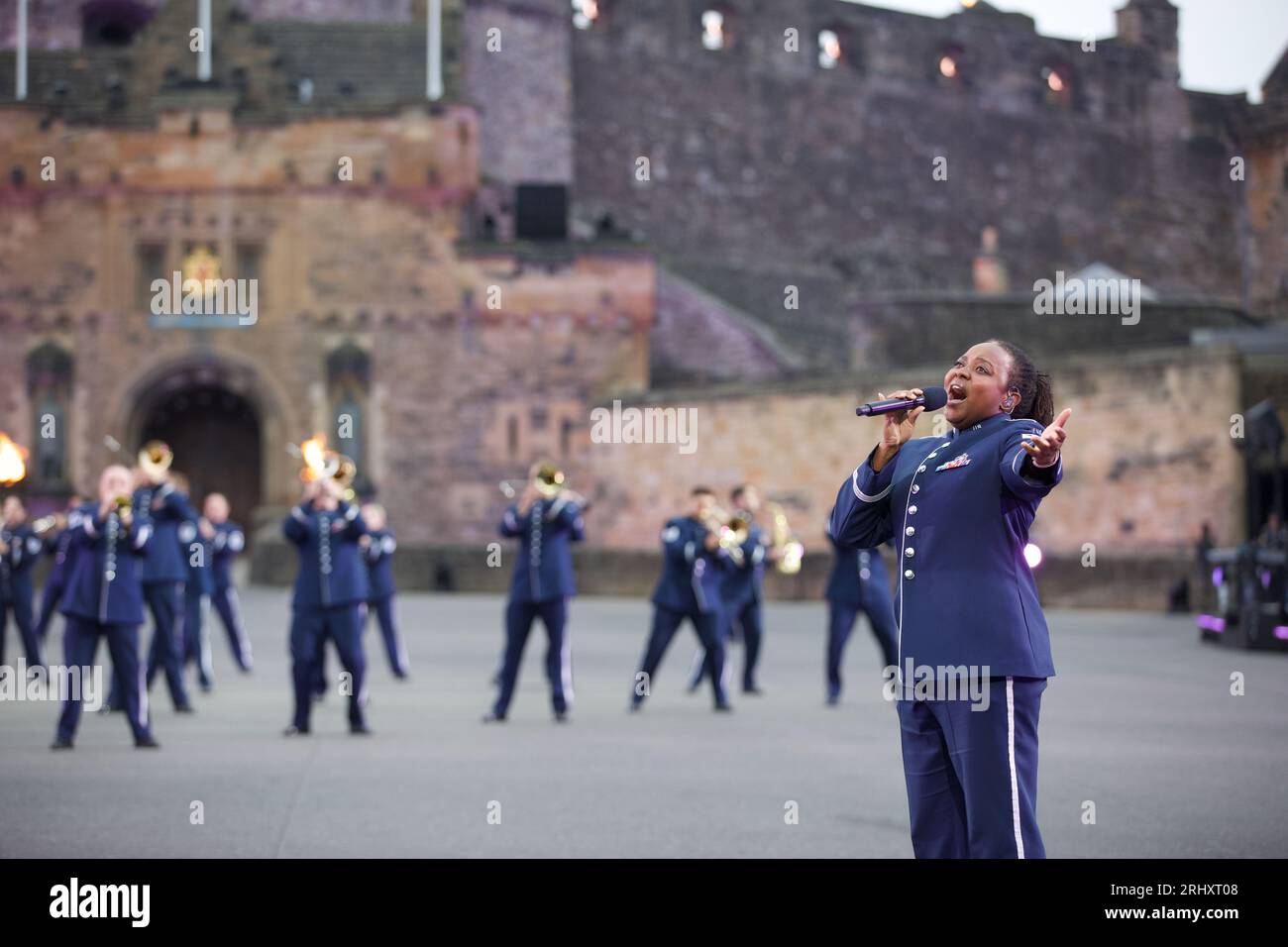 Édimbourg, Royaume-Uni, 18 août 2023 : The United States Air Force Band au Royal Edinburgh Military Tattoo au château. Photo : Terry Murden DBMS / Alamy Banque D'Images