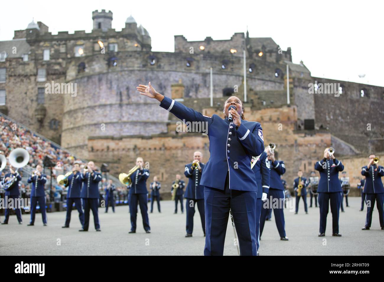 Édimbourg, Royaume-Uni, 18 août 2023 : The United States Air Force Band au Royal Edinburgh Military Tattoo au château. Photo : Terry Murden DBMS / Alamy Banque D'Images