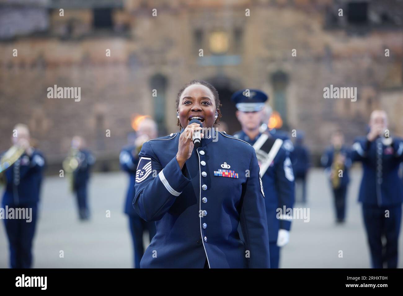 Édimbourg, Royaume-Uni, 18 août 2023 : The United States Air Force Band au Royal Edinburgh Military Tattoo au château. Photo : Terry Murden DBMS / Alamy Banque D'Images