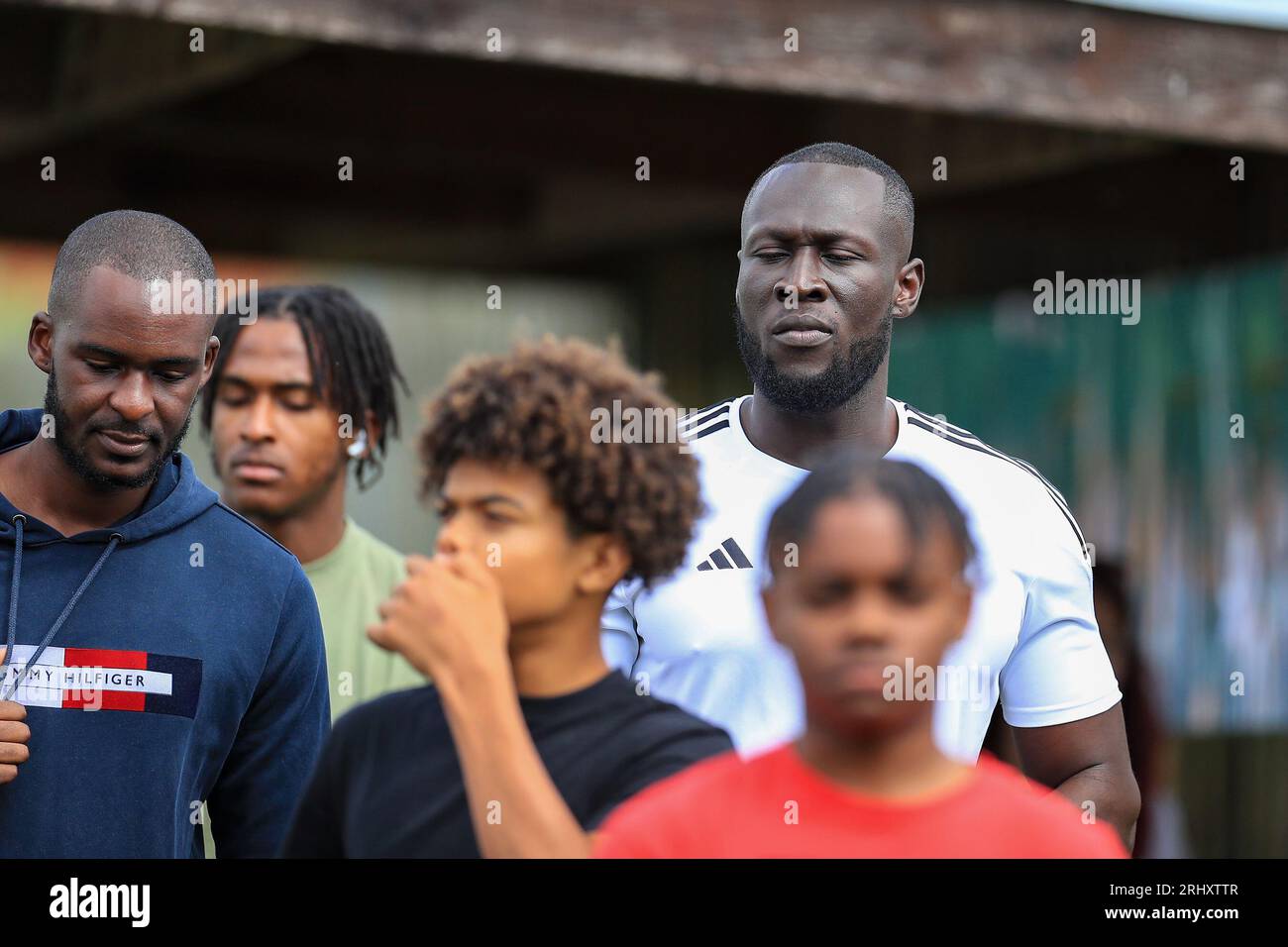 Horley, Royaume-Uni. 19 août 2023. Stormzy lors du match de tour préliminaire de la coupe FA Cup de Horley Town FC vs AFC Croydon Athletic Emirates à New Defence, Horley, Royaume-Uni le 19 août 2023 Credit : Every second Media/Alamy Live News Banque D'Images