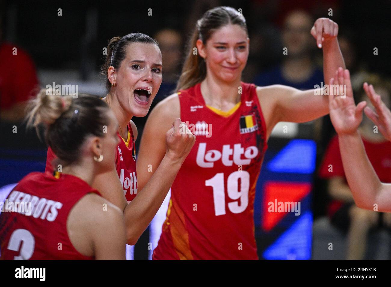 Gand, Belgique. 19 août 2023. La Belge Nathalie Lemmens célèbre lors d'un match de volleyball entre la Slovénie et l'équipe nationale belge féminine de volleyball les Tigres jaunes dans la phase de groupes des Championnats d'Europe féminins 2023, samedi 19 août 2023 à Gand. Les Championnats d'Europe féminins 2023 ont lieu du 15 août au 3 septembre. BELGA PHOTO LAURIE DIEFFEMBACQ crédit : Belga News Agency/Alamy Live News Banque D'Images