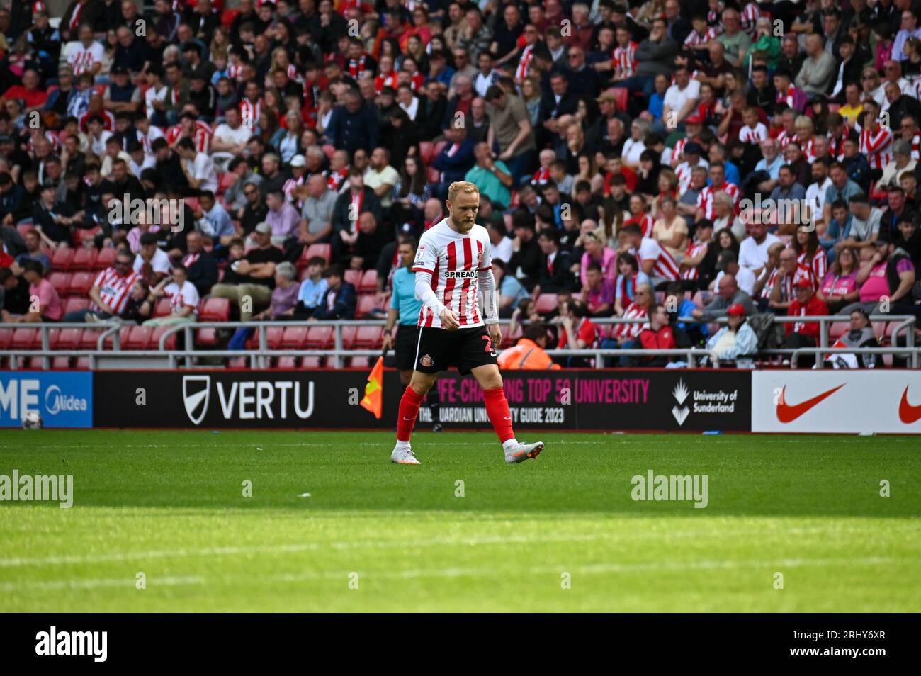 Le milieu de terrain de l'AFC Sunderland Alex Pritchard en action contre Rotherham United. Banque D'Images
