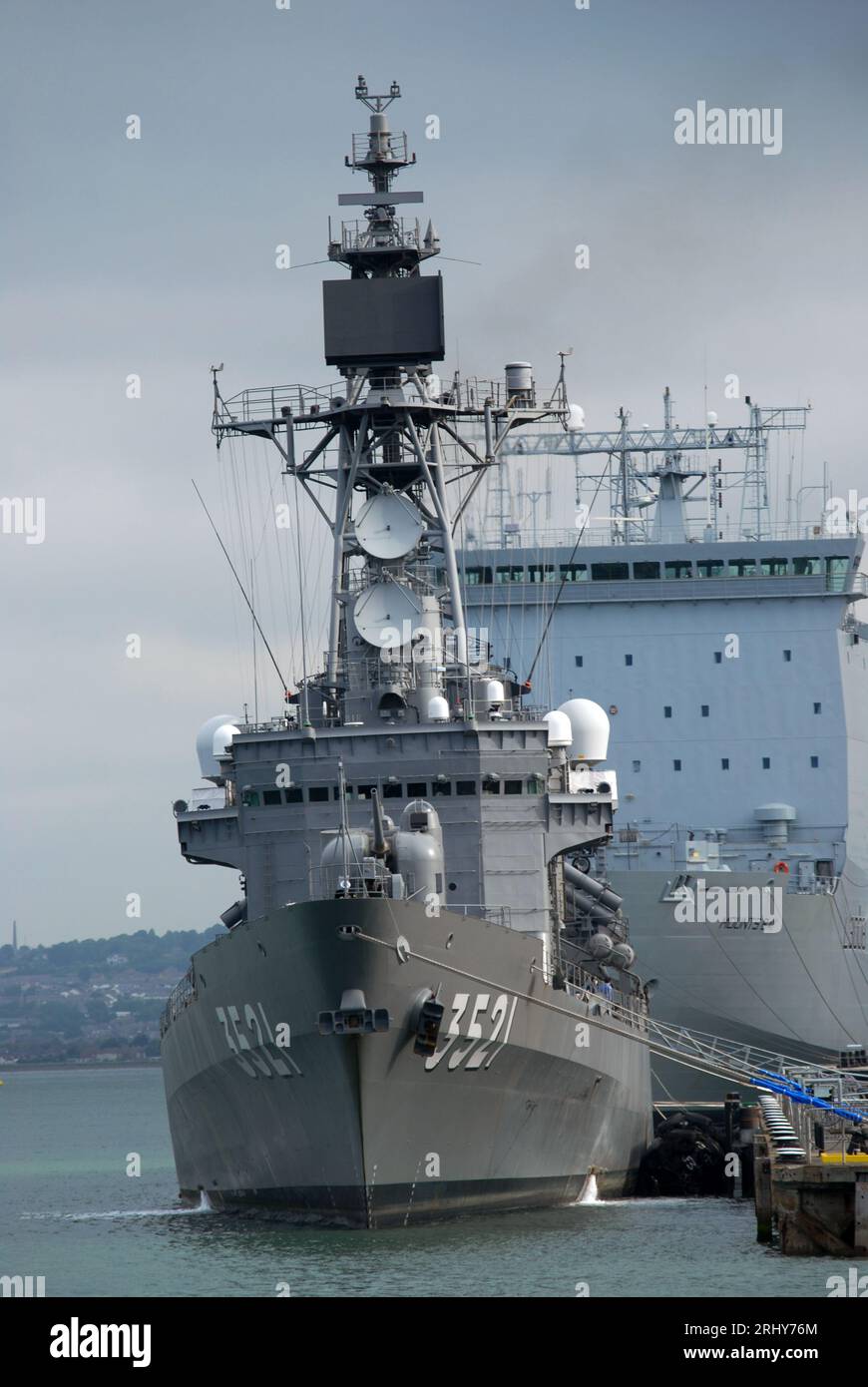 JS Shimakaze, navire de guerre japonais dans le port de Portsmouth, en Angleterre. Banque D'Images