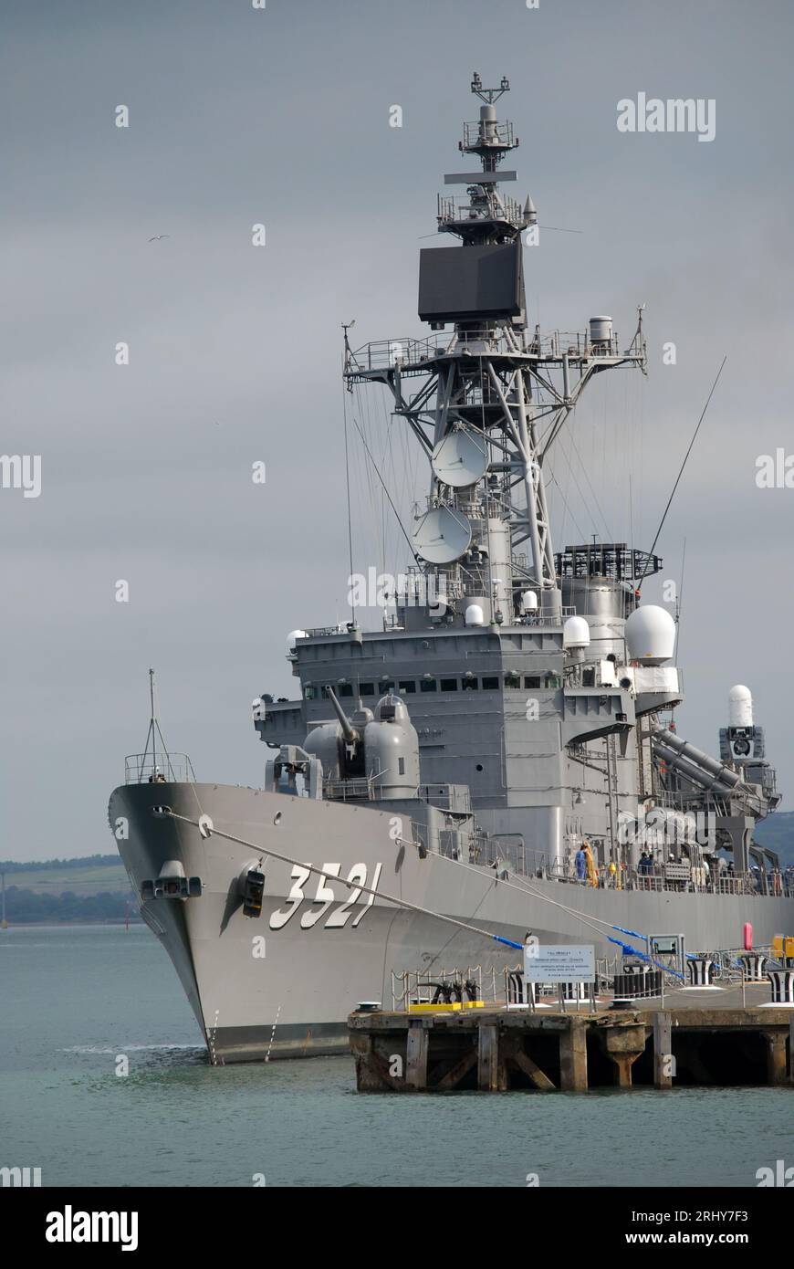 JS Shimakaze, navire de guerre japonais dans le port de Portsmouth, en Angleterre. Banque D'Images