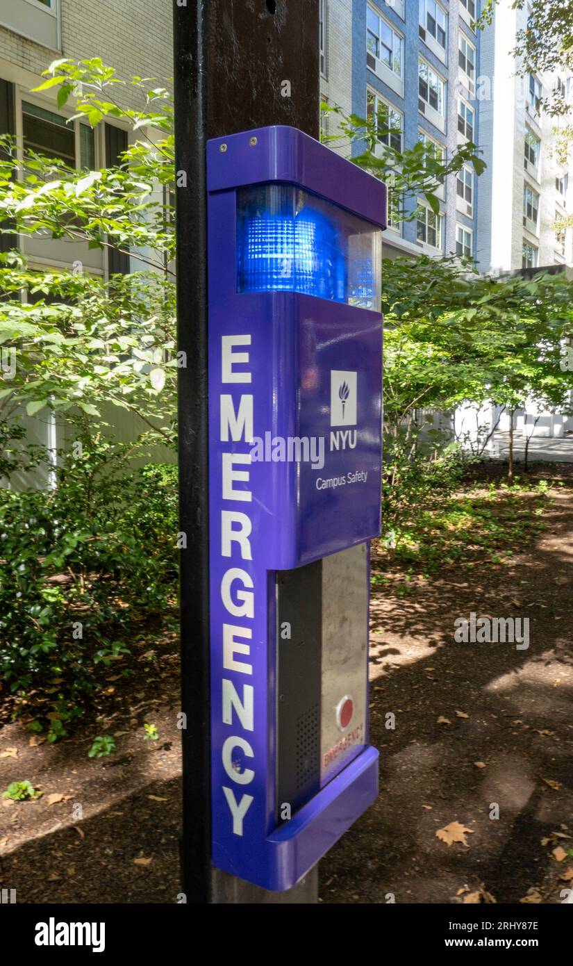 Emergency Phone Campus Call Box, NYU Campus, NYC, 2023, États-Unis Banque D'Images