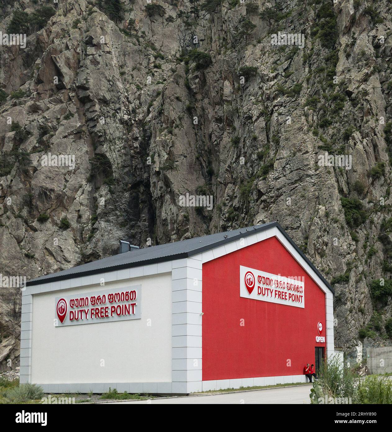 point de vente hors taxes sur la frontière terrestre russo-géorgienne Banque D'Images
