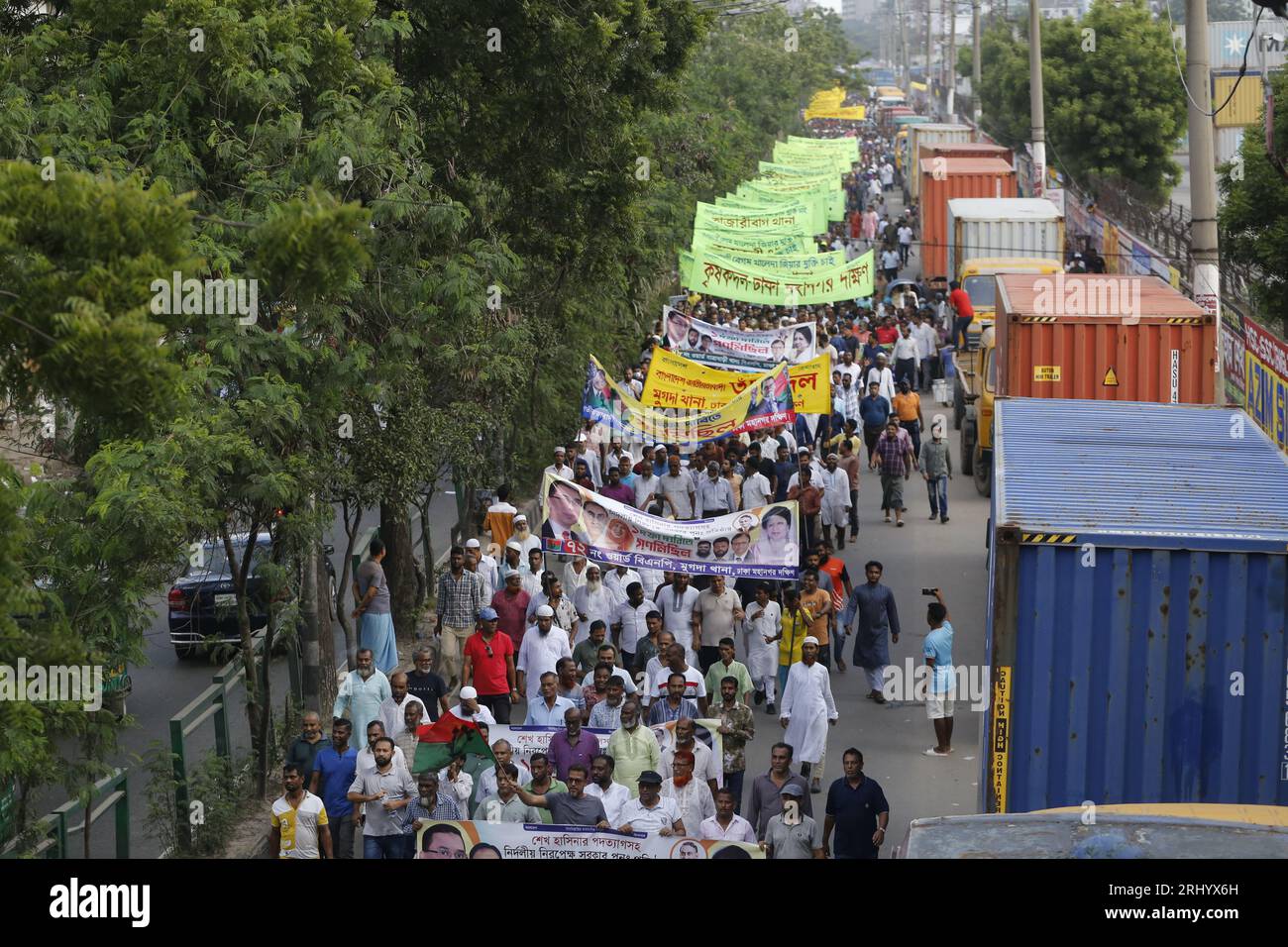 DHAKA, BANGLADESH- 18 AOÛT 2023 : des militants du Parti nationaliste du Bangladesh (BNP) prennent part à un rassemblement exigeant la démission du Premier ministre Sheikh Hasina, à Dhaka le 18 août 2023. Banque D'Images