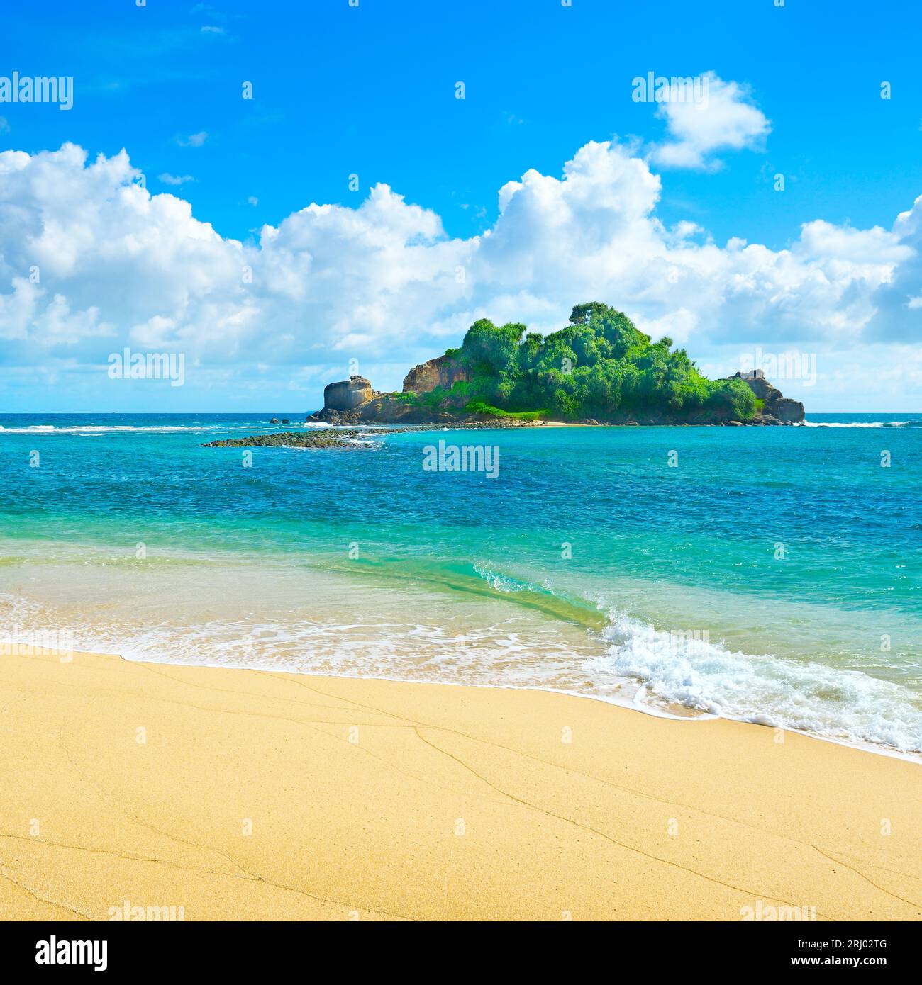 Petite île dans l'océan Banque D'Images