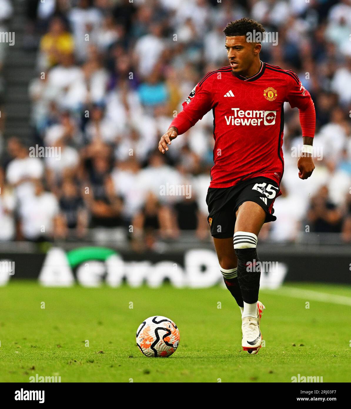 Londres, Royaume-Uni. 19 août 2023. Jadon Sancho de Manchester United en action. Match de Premier League, Tottenham Hotspur contre Manchester Utd au Tottenham Hotspur Stadium à Londres le samedi 19 août 2023. Cette image ne peut être utilisée qu'à des fins éditoriales. Usage éditorial uniquement, licence requise pour un usage commercial. Aucune utilisation dans les Paris, les jeux ou les publications d'un seul club/ligue/joueur. photo par Sandra Mailer/Andrew Orchard photographie sportive/Alamy Live News crédit : Andrew Orchard photographie sportive/Alamy Live News Banque D'Images