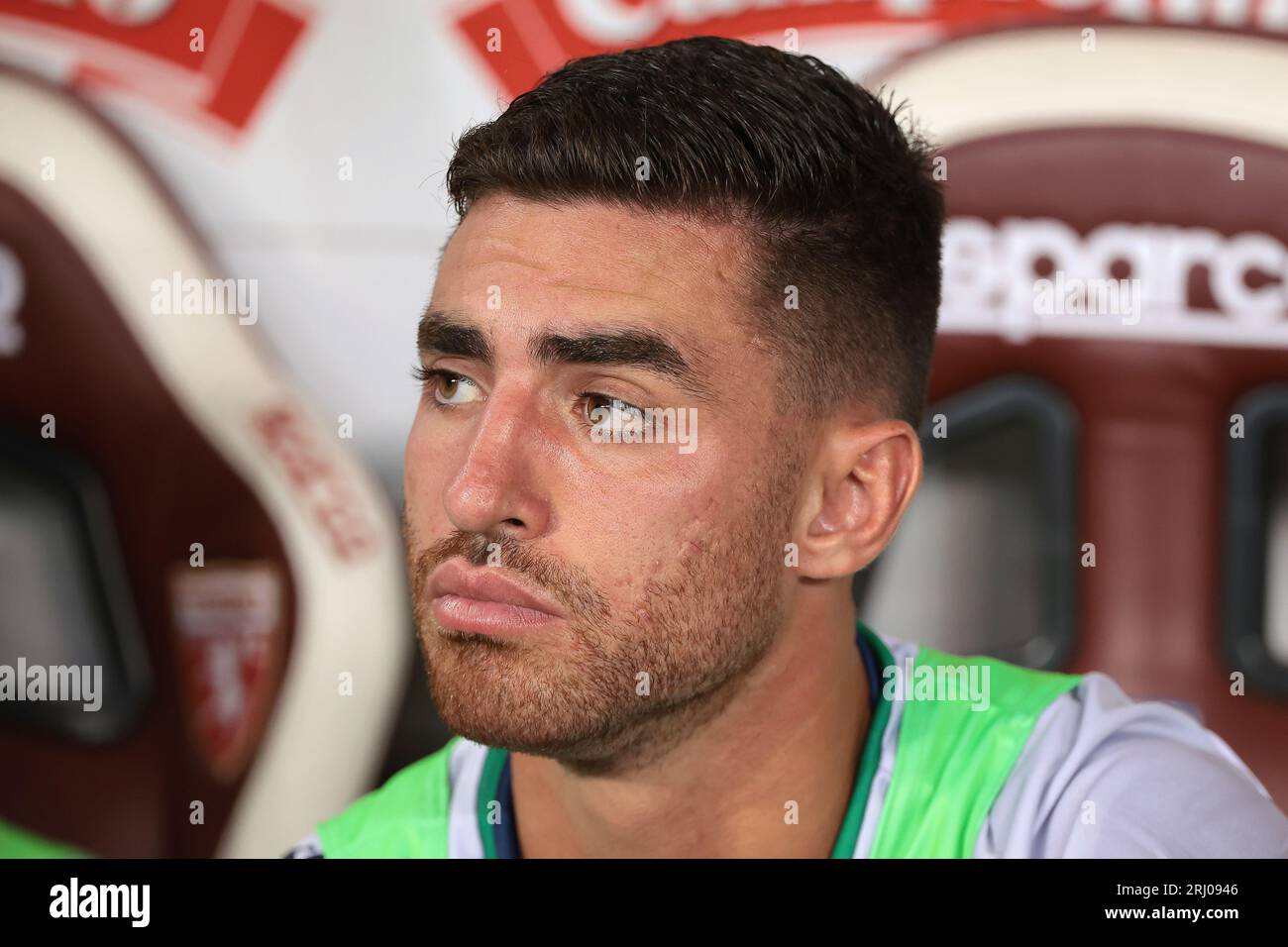 Turin, Italie, 14 août 2023. Davide Balestrero de Feralpisalo regarde depuis le banc avant le match de la Coppa Italia Round of 32 au Stadio Grande Torino, Turin. Le crédit photo devrait se lire : Jonathan Moscrop / Sportimage Banque D'Images