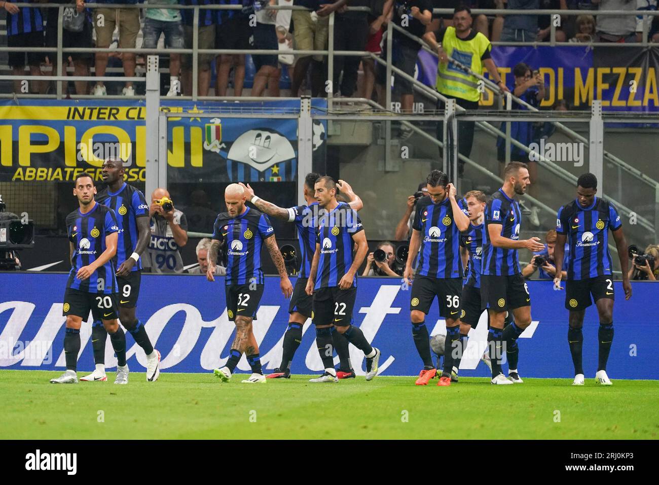 Milan, Italie. 19 août 2023. L'équipe du FC Inter Goal célèbre lors du championnat italien Serie A match de football entre le FC Internazionale et l'AC Monza le 19 août 2023 au stade Giuseppe Meazza à Milan, Italie - photo Morgese-Rossini/DPPI crédit : DPPI Media/Alamy Live News Banque D'Images