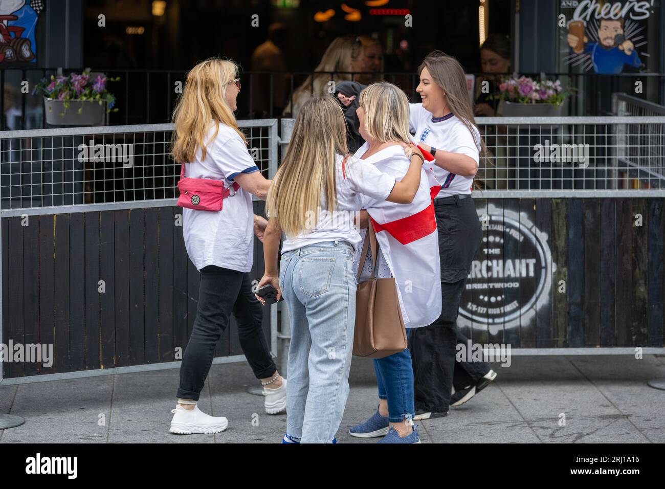 Brentwood Essex 20 août 2023 les fans anglais arrivent dans les pubs de Brentwood Essex pour la coupe du monde féminine de la FIFA crédit : Ian Davidson/Alamy Live News Banque D'Images