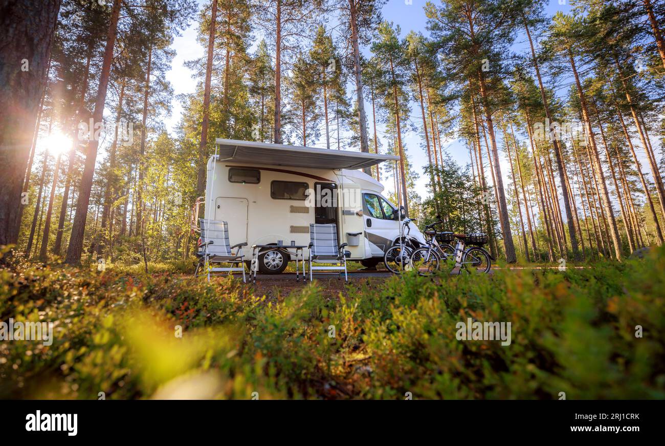 Vacances famille billet RV, vacances voyage en camping-car, caravane location de vacances. Banque D'Images
