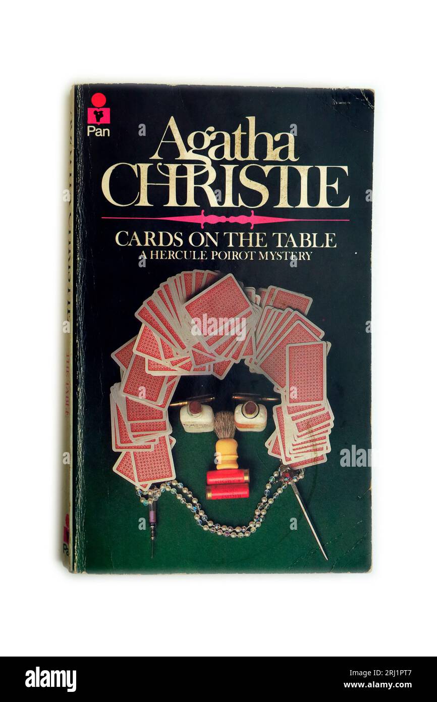 Cartes sur la table. Couverture de livre de poche. Un mystère Hercule Poirot. Par Agatha Christie. Banque D'Images