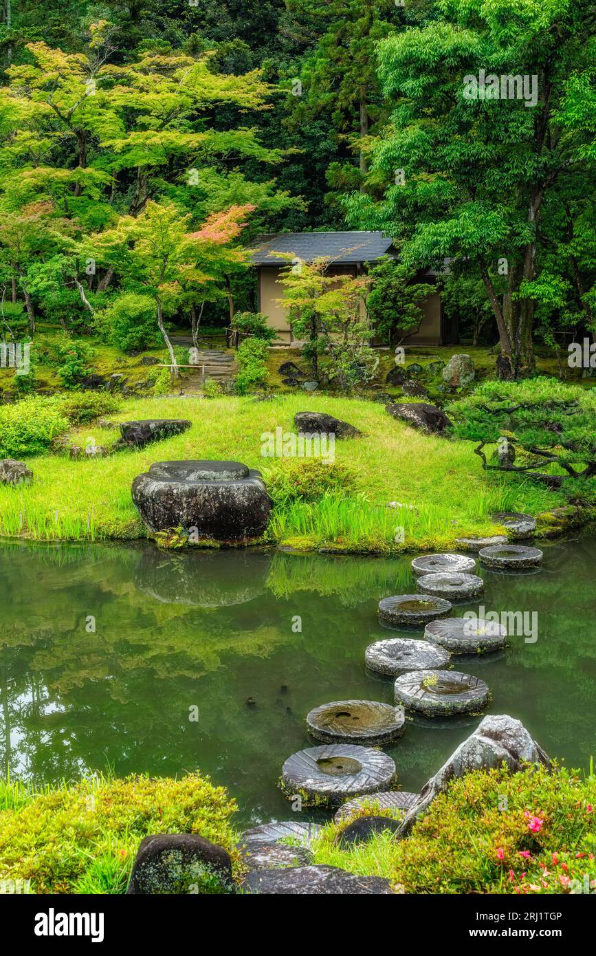 Vue panoramique dans le merveilleux jardin Isuien à Nara. Japon. Banque D'Images