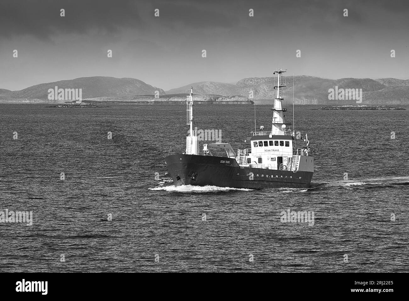 Photo en noir et blanc du navire Norwegian General Cargo, SCAN TRANS, naviguant vers le sud dans la mer de Norvège. 3 mai 2023 Banque D'Images