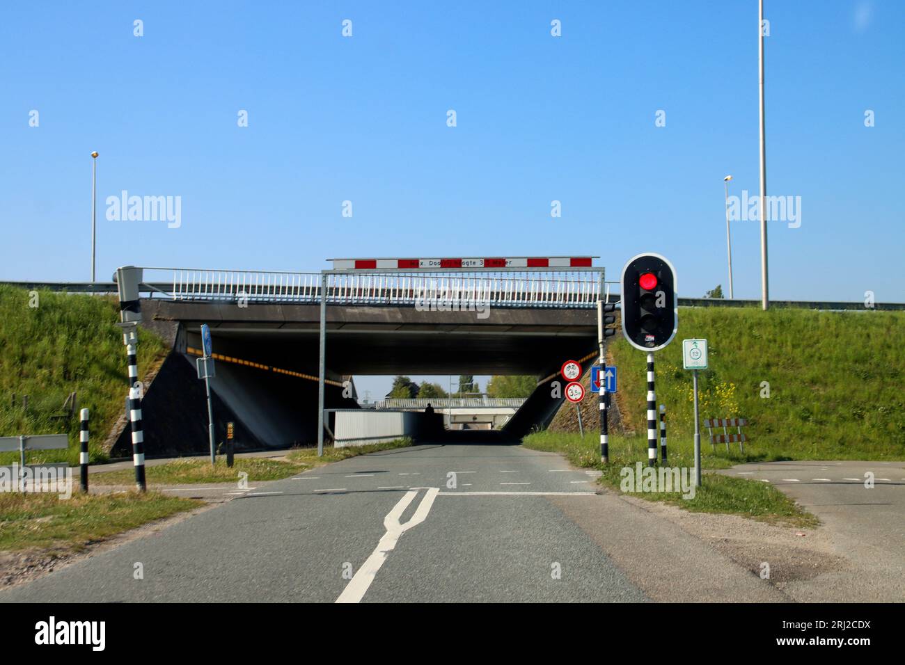 Tunnel sous rail et autoroute A12 à Noordelijke Dwarsweg à Zevenhuizen dans les Nehterlands Banque D'Images