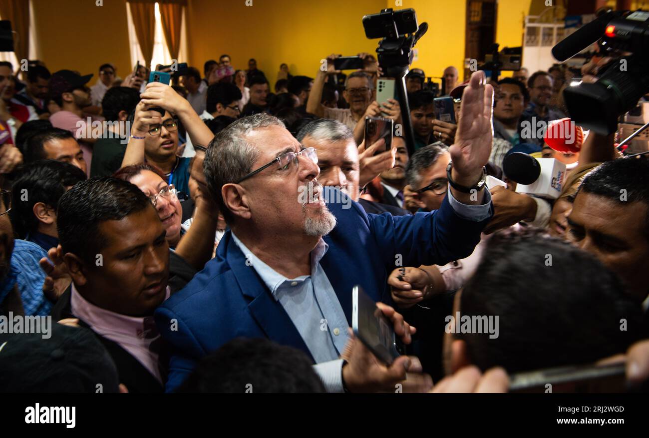 Guatemala City, Guatemala City, Guatemala. 20 août 2023. BERNARDO AREVALO, candidat à la présidence du parti Movimiento Semilla, a voté au Colegio la Patria dans la zone 2 de Guatemala City. (Image de crédit : © Fernando Chuy/ZUMA Press Wire) USAGE ÉDITORIAL SEULEMENT! Non destiné à UN USAGE commercial ! Banque D'Images