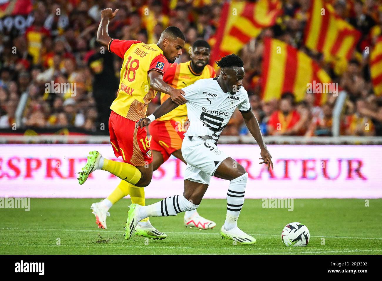 Lens, France 20 août 2023 Andy DIOUF de Lens et Arnaud KALIMUENDO de ...