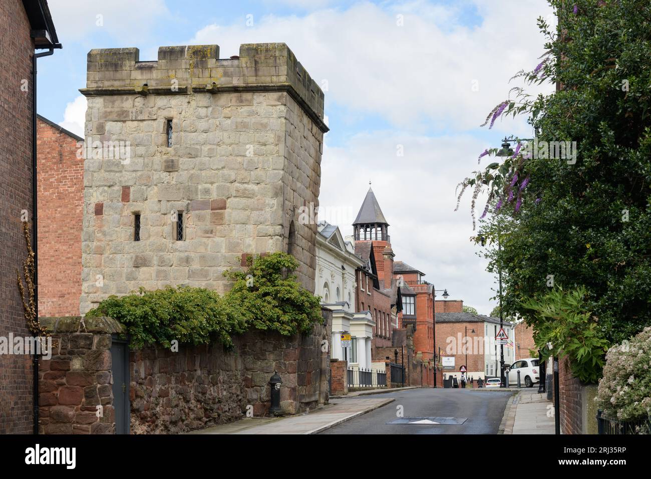 Shrewsbury, Royaume-Uni - 19 juillet 2023 ; extérieur de la tour médiévale de Wingfield's Tower sur les murs de la ville de Shrewsbury Banque D'Images