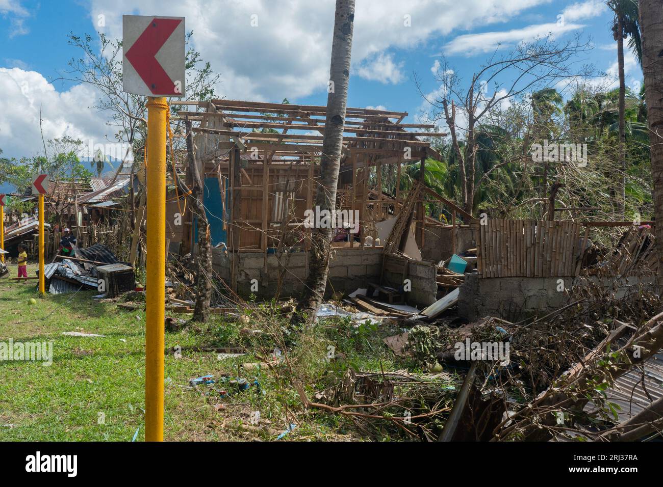 Séquelles du typhon Odette (Rai) dans un village côtier du sud de Leyte, Philippines Banque D'Images